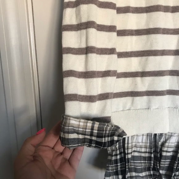 Women’s Sweater - Picture 2 of 3